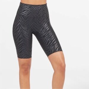 Spanx NWT Faux Leather Bike Shorts Women’s‎ Size Medium Black Zebra Print